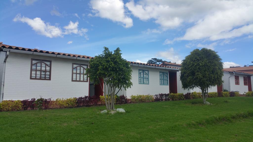 Hosteria Rosa Blanca Puembo Luaran gambar