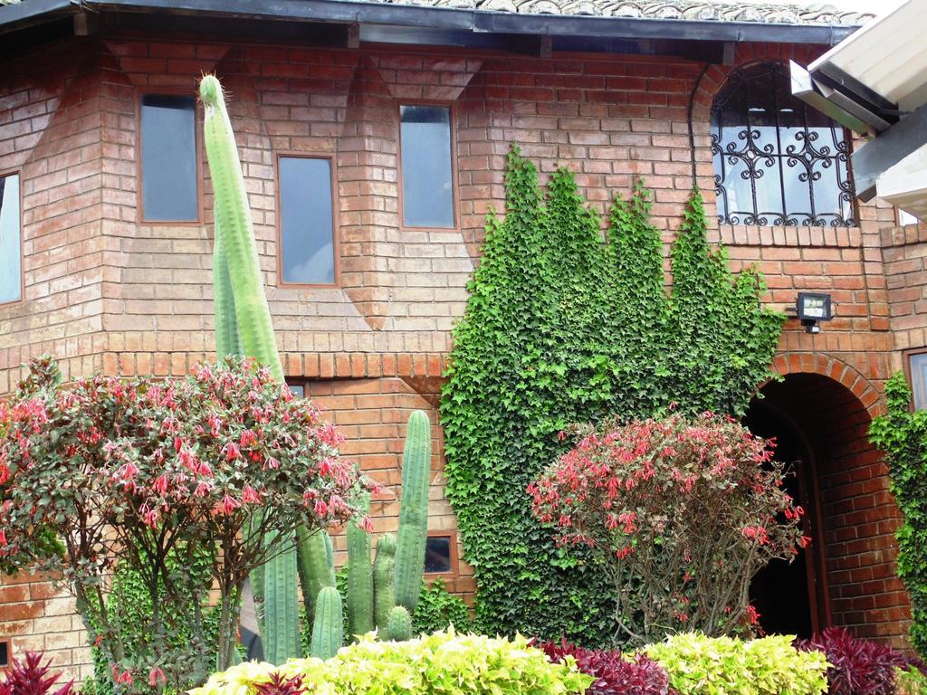 Hosteria Rosa Blanca Puembo Luaran gambar