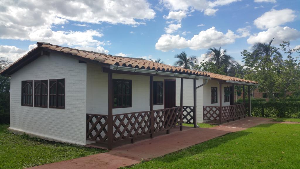 Hosteria Rosa Blanca Puembo Luaran gambar